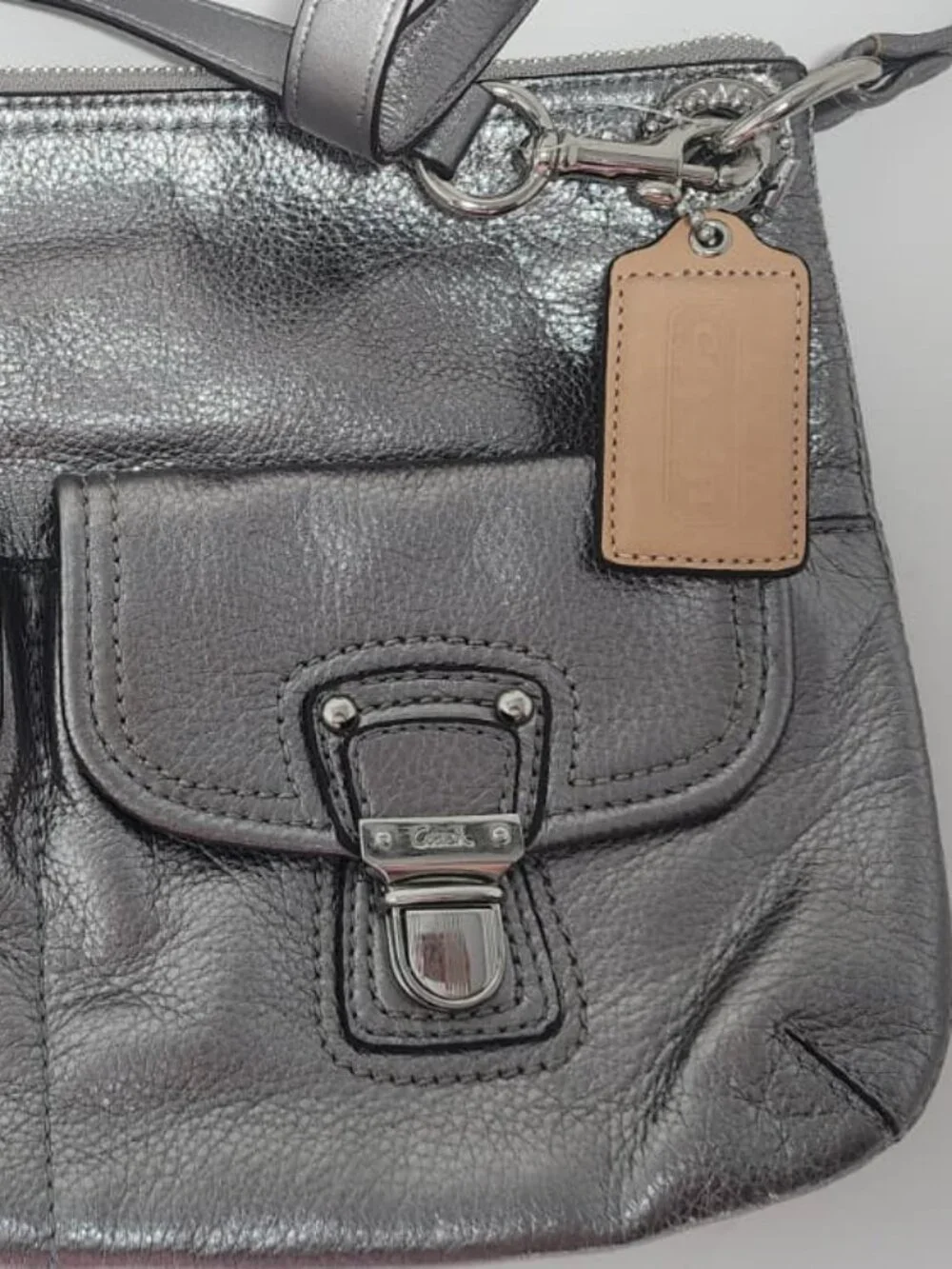 Coach - Matte Silver Leather Crossbody with tab pockets - Picture 2 of 5
